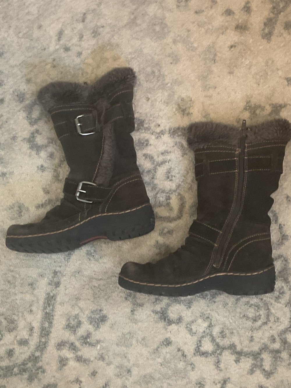 Bear traps faux-fur-lining winter boots!! Size 6(M)